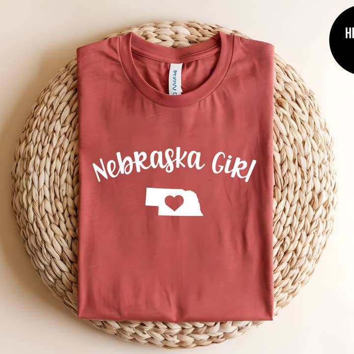 Fille du Nebraska pour la vente par The Shirt Republic