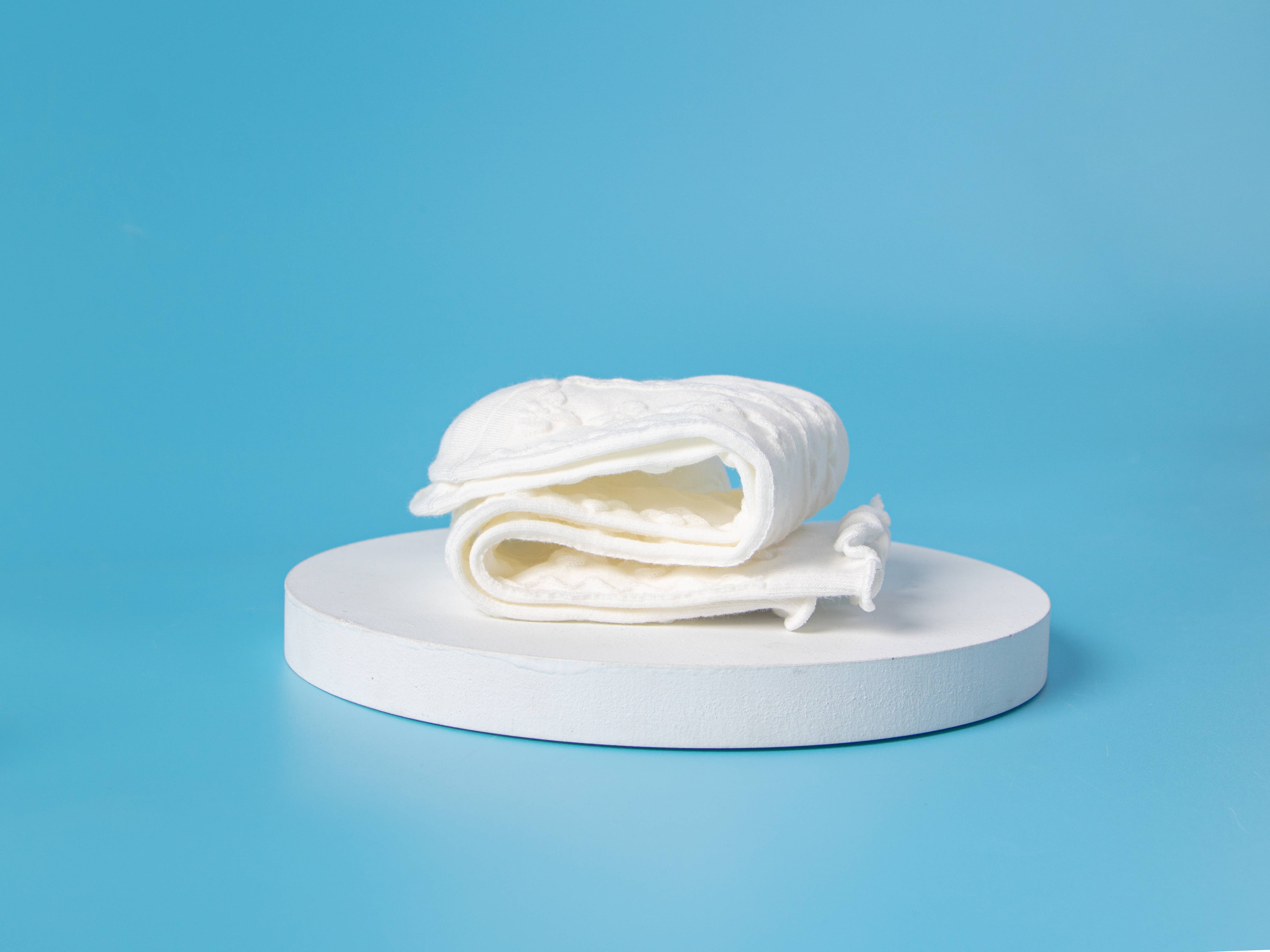 Marc JoJo - Wholesale Socks - Women's - ✨ White mid-calf socks in vintage Lolita style 🕊️🎀8