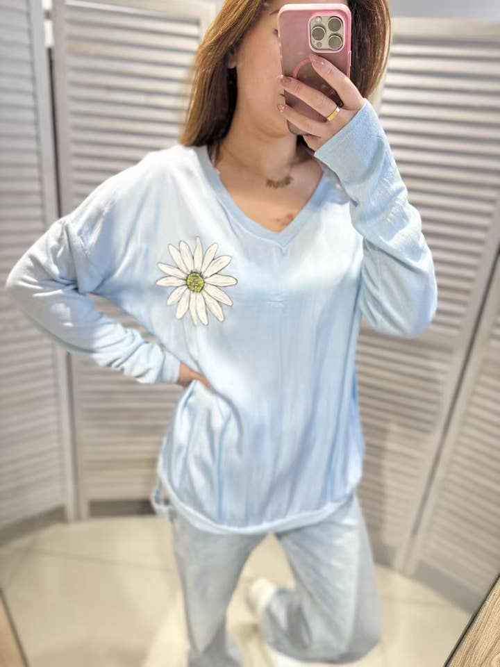 OVERSIZED LONG SLEEVE V-NECK TWO-TONE T-SHIRT M1009 for wholesale by VICTORIA&ISAAC