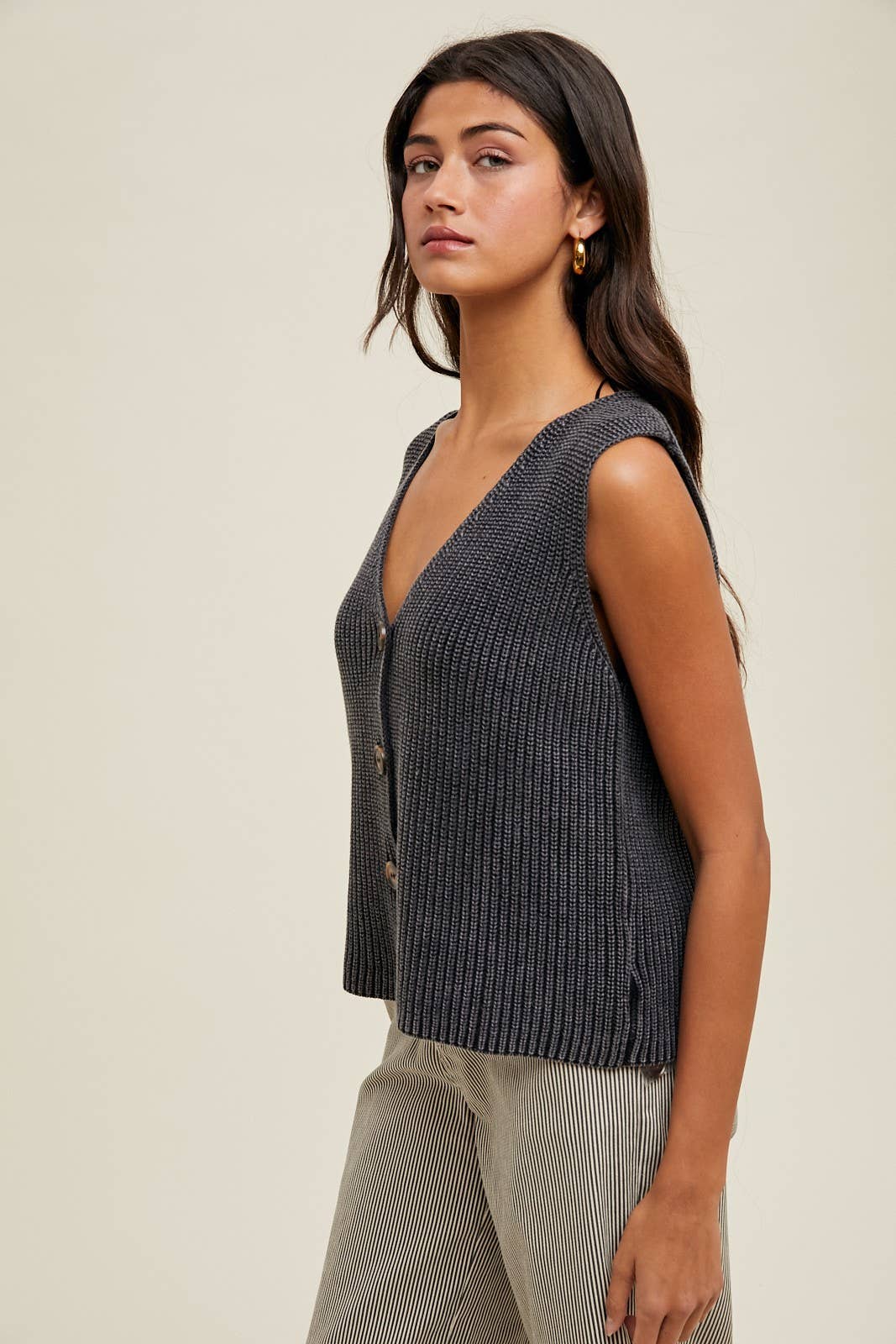 CHARCOAL BUTTON-UP SWEATER VEST / WL25-10691 for wholesale on Faire2