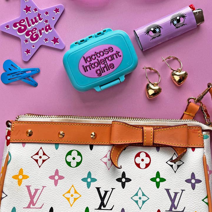 A Shop of Things - Venta al por mayor Pastillero - Estuche para pastillas 'Lactose Intolerant Girlie'2