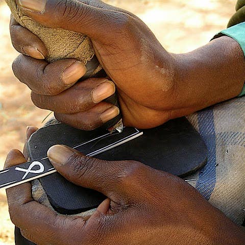 UNTIL THERES A CURE FOUNDATION – wholesale Manschettarmband – Handsnidad afrikansk konst armband6