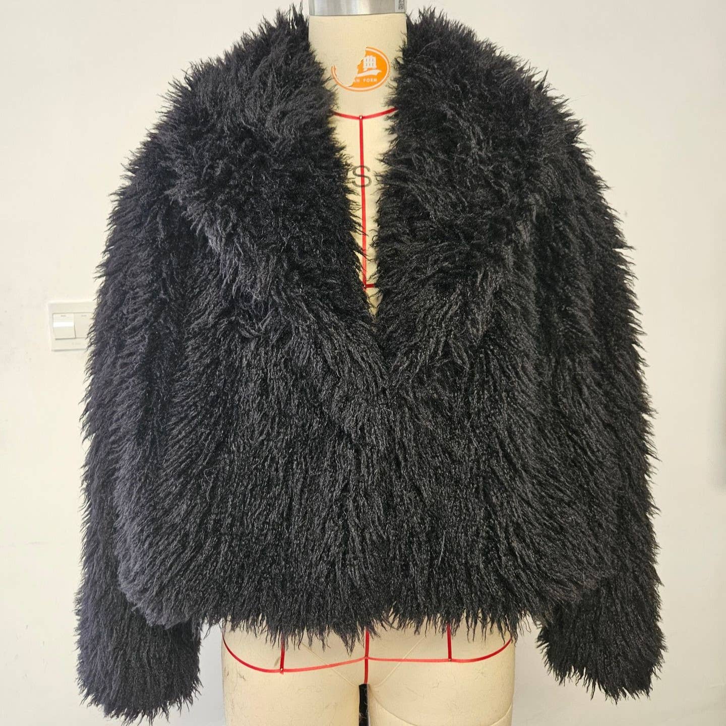 Rosa Clothing - Vente Veste – femme - Veste duveteuse en fausse fourrure à col oversize3