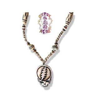 TAKNEMMELIGE DØDE STJÆLE DIT ANSIGT KNOGLE OG HAMP BEADED HALSKÆDE for engroshandel hos Gypsy Rose