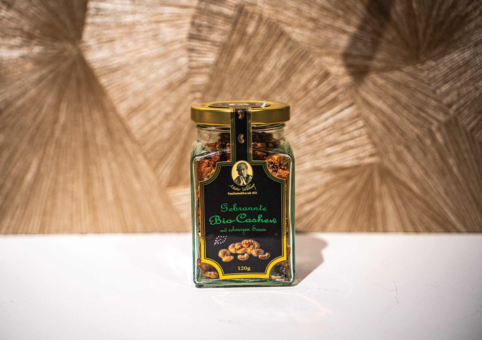 Hamburger Goldmandeln - Wholesale Nuts - Organic cashew with black sesame in a glass 120g1