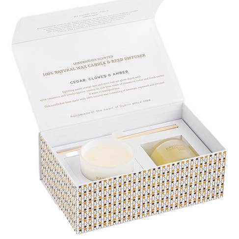 Geschenkset mit Raumduft und Duftkerze Zeder, Nelken & Bernstein für den Großhandel von Rathbornes 1488