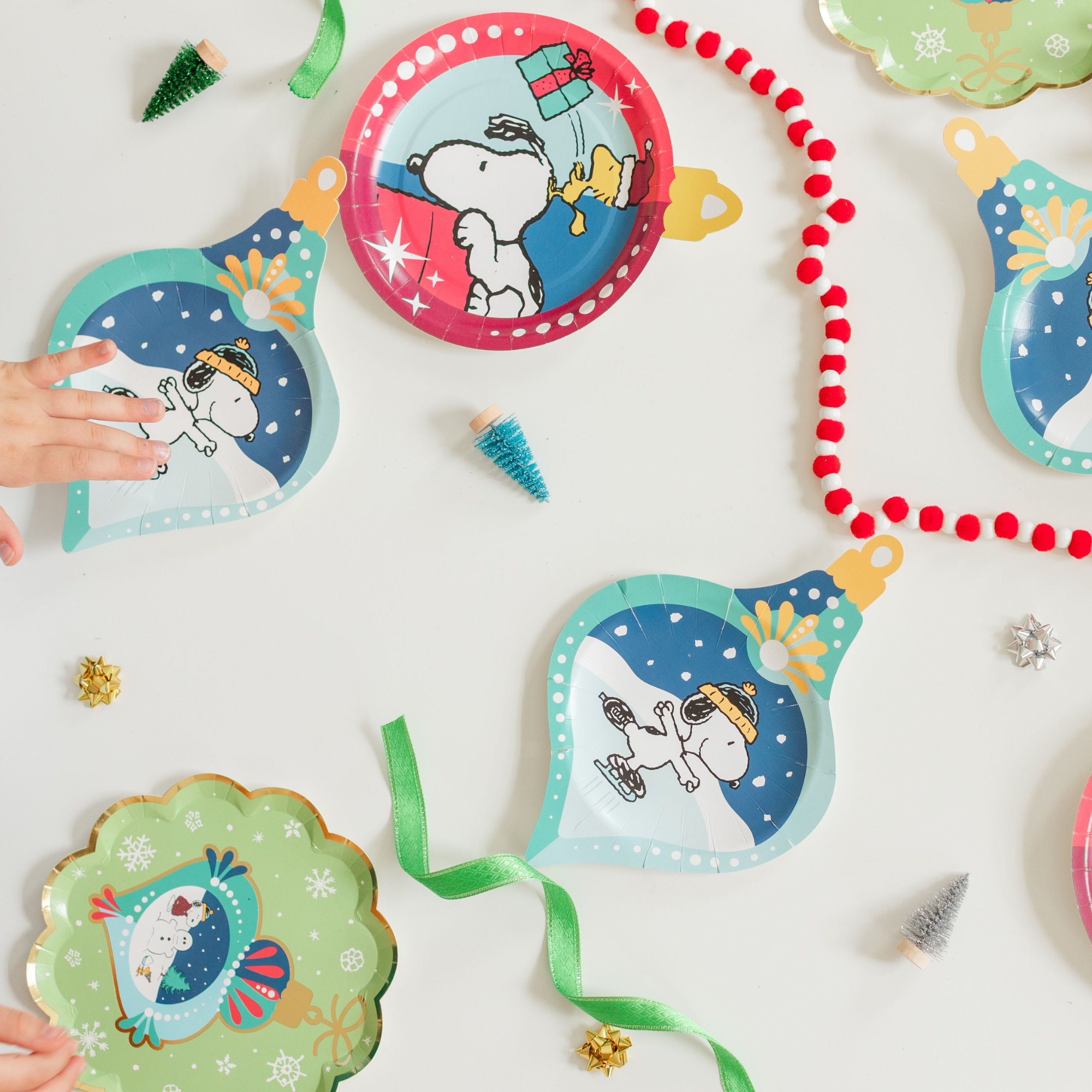 Jollity & Co. + Daydream Society - Wholesale Disposable Plate - Snoopy's Seasons Greetings Blue Ornament Dessert Plates1