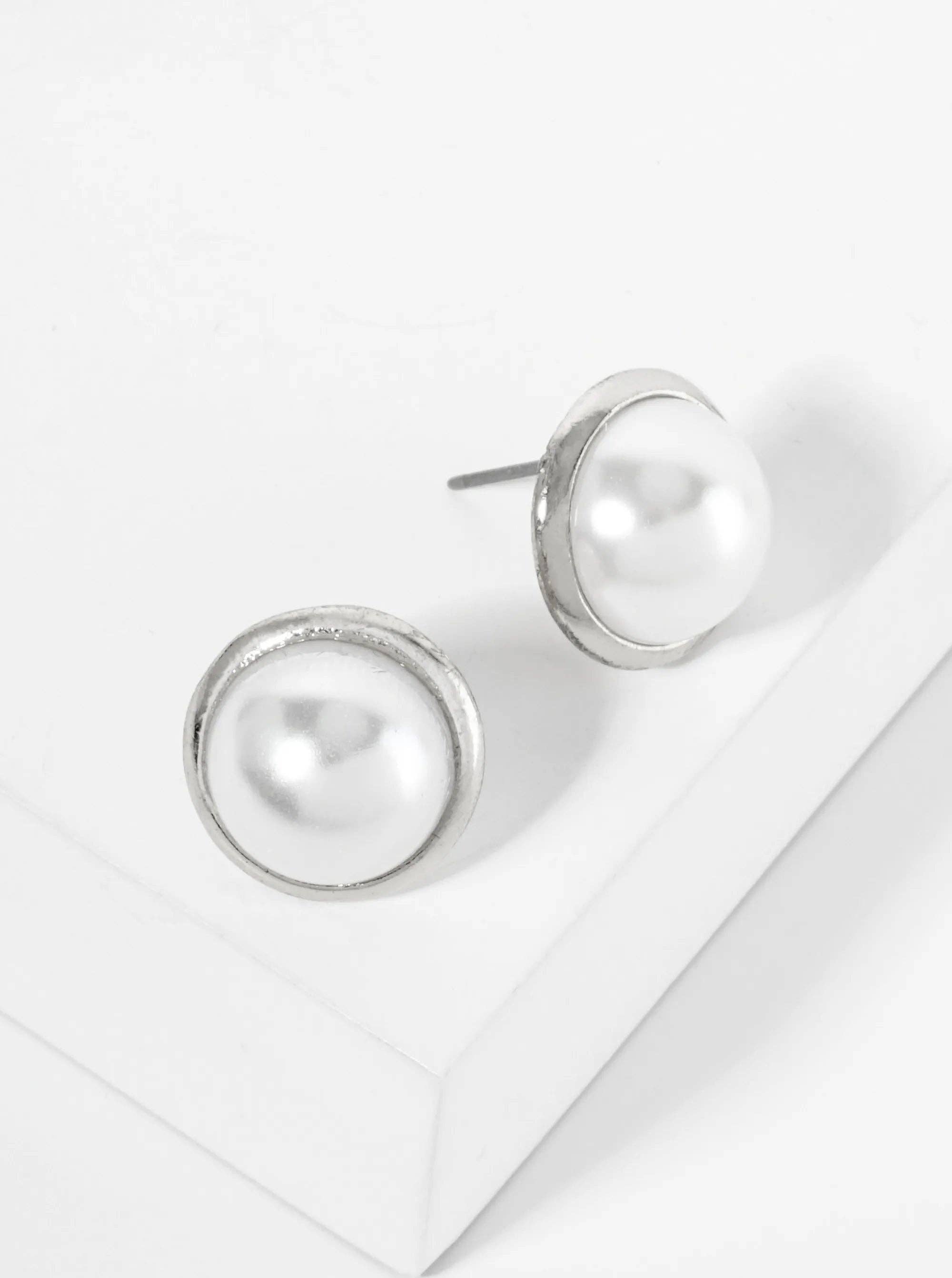 Wild Honey - Wholesale Stud/Post Earrings - 15Mm Pearl Button Stud Earrings0
