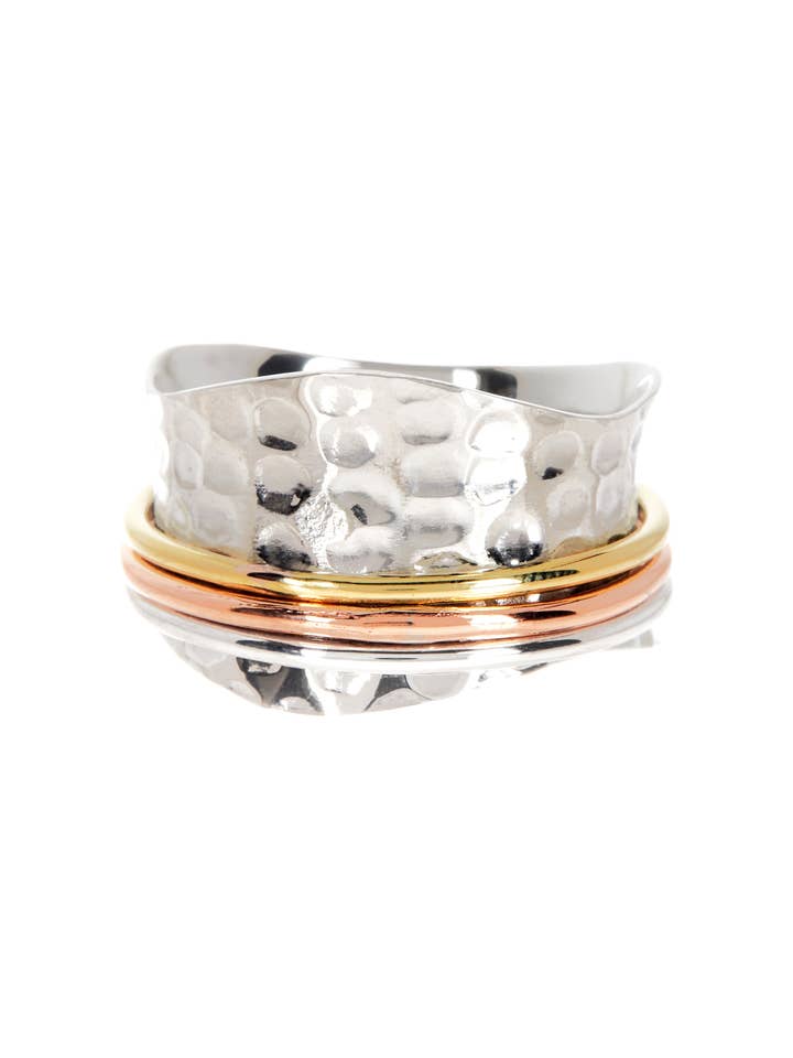 Hamret Tri-Color Spinner Ring - SF for engroshandel hos Zoey Simmons