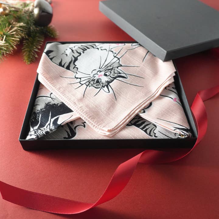 Emballage cadeau Furoshiki japonais – Chat (Rose), 70 cm, Fabriqué au Japon pour la vente par KASHIKO