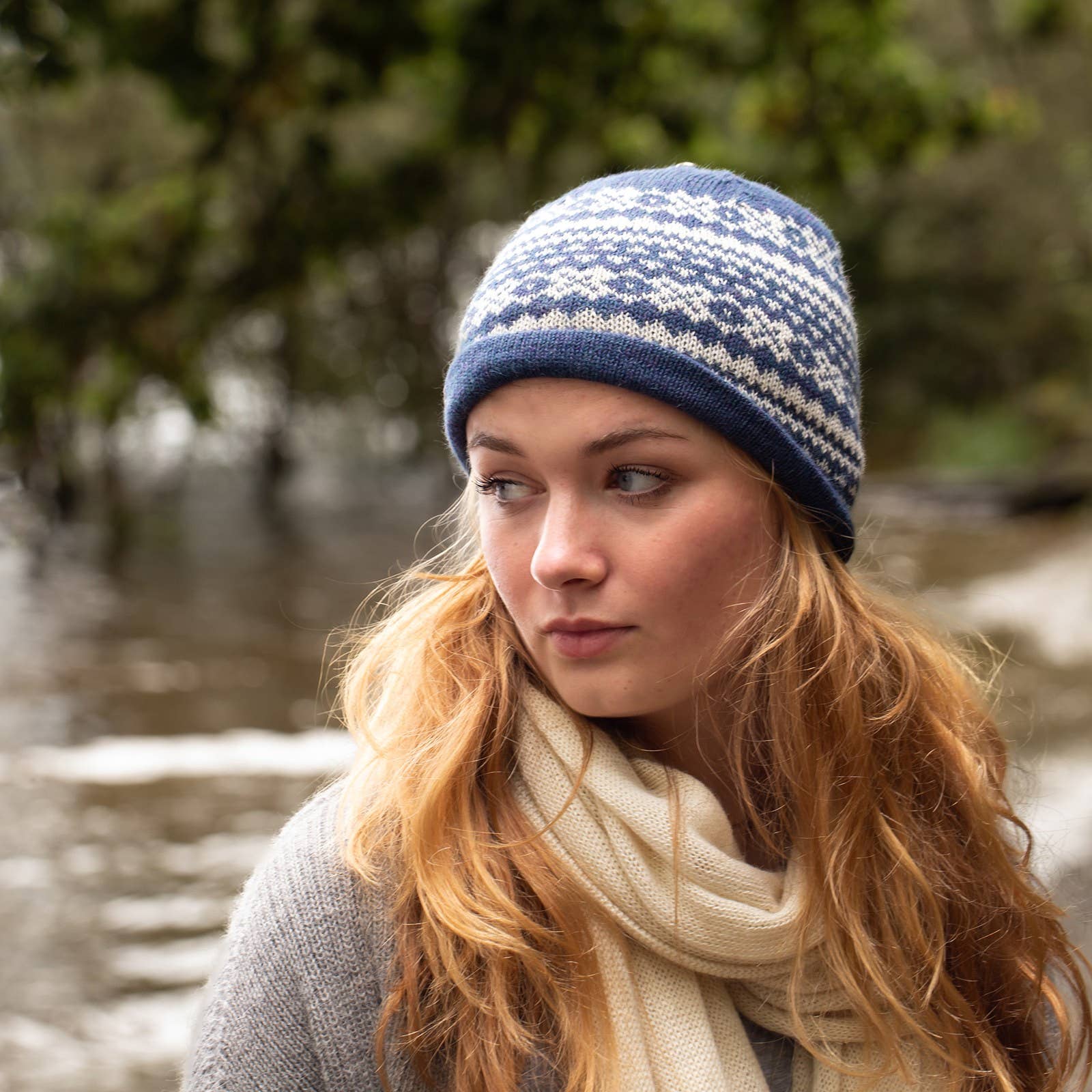 Samantha Holmes Alpaca Clothing and Gifts - Vente Bonnet – femme - Bonnet Fair Isle en alpaga rétro nordique1