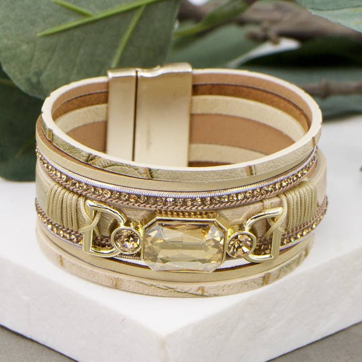 Bracciale a più fili con elemento centrale in cristallo quadrato per la vendita all'ingrosso da parte di Tempest Designs