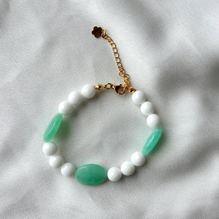 OE! - Wholesale Beaded/Pearl Necklace - Capri light -Bracelet made of white crystals and chrysoprase
