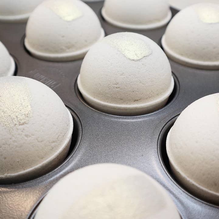 French Vanilla Bath Bomb - 163 g/5.7 oz for wholesale by Essential Fizz