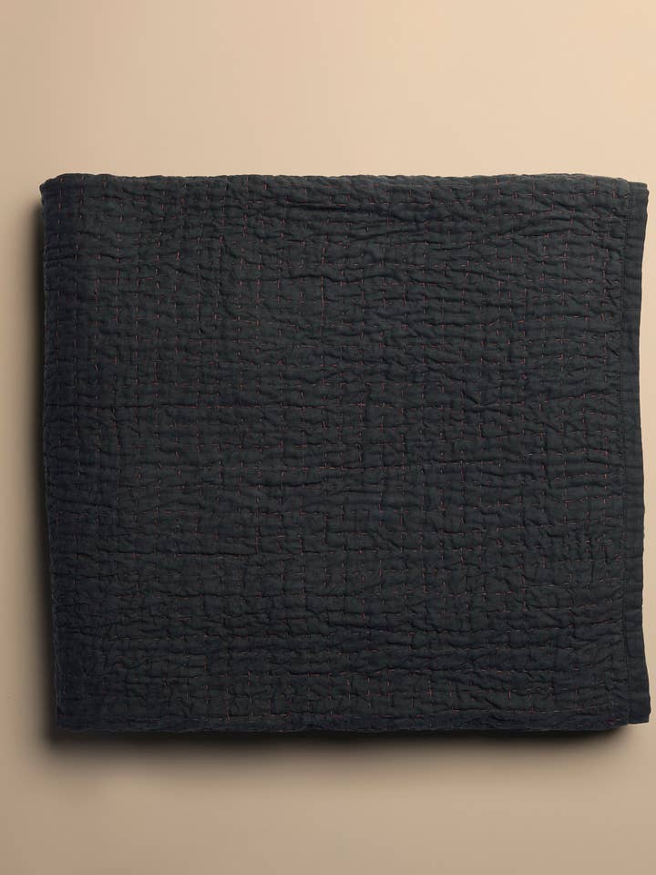 Couette en chanvre Jasper - Bleu Nuit pour la vente par Evenfall Home