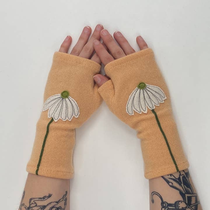 Sardine Clothing Co. - Wholesale Gloves - Women's - Fingerless Cashmere Gloves-Coneflower6