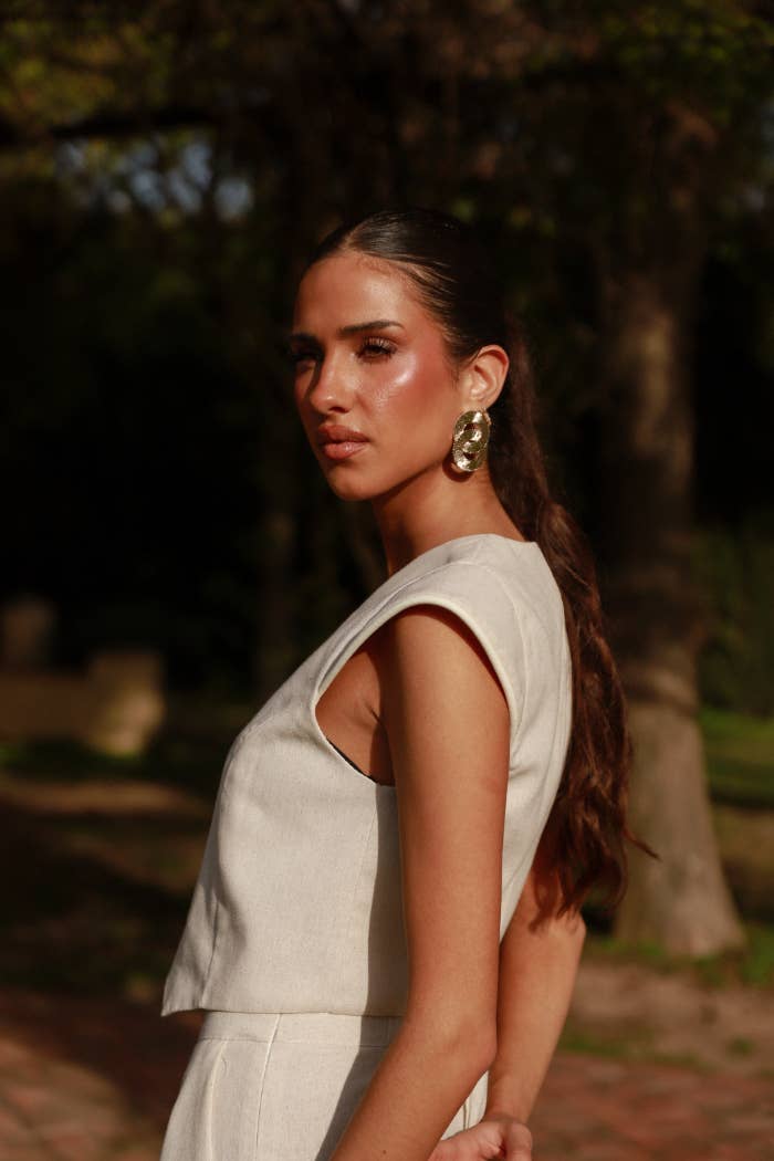 Cayro Woman – Conjunto de top e calça (roupa NÃO Casual) - Mulher por atacado – Conjunto Venur Verão 2025 - colete e calça em linho bege3