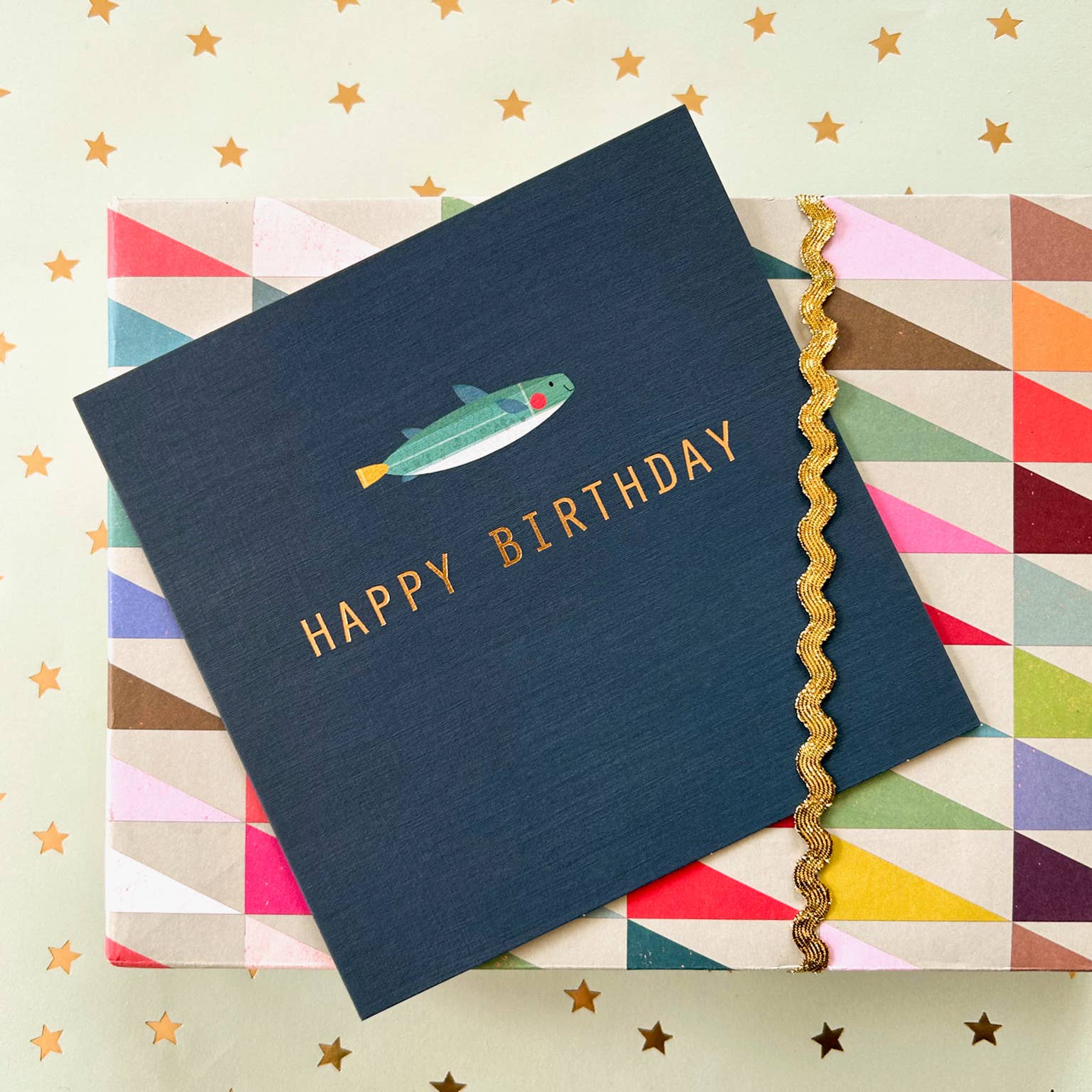 Kali Stileman Publishing - Vente Cartes d'anniversaire - Carte d'anniversaire en forme de poisson doré AH011