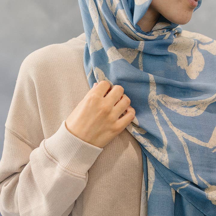 Erum Khalili - Wholesale Hijab - Women's - Bamboo Printed Modal Hijab - Garden Florals Blue