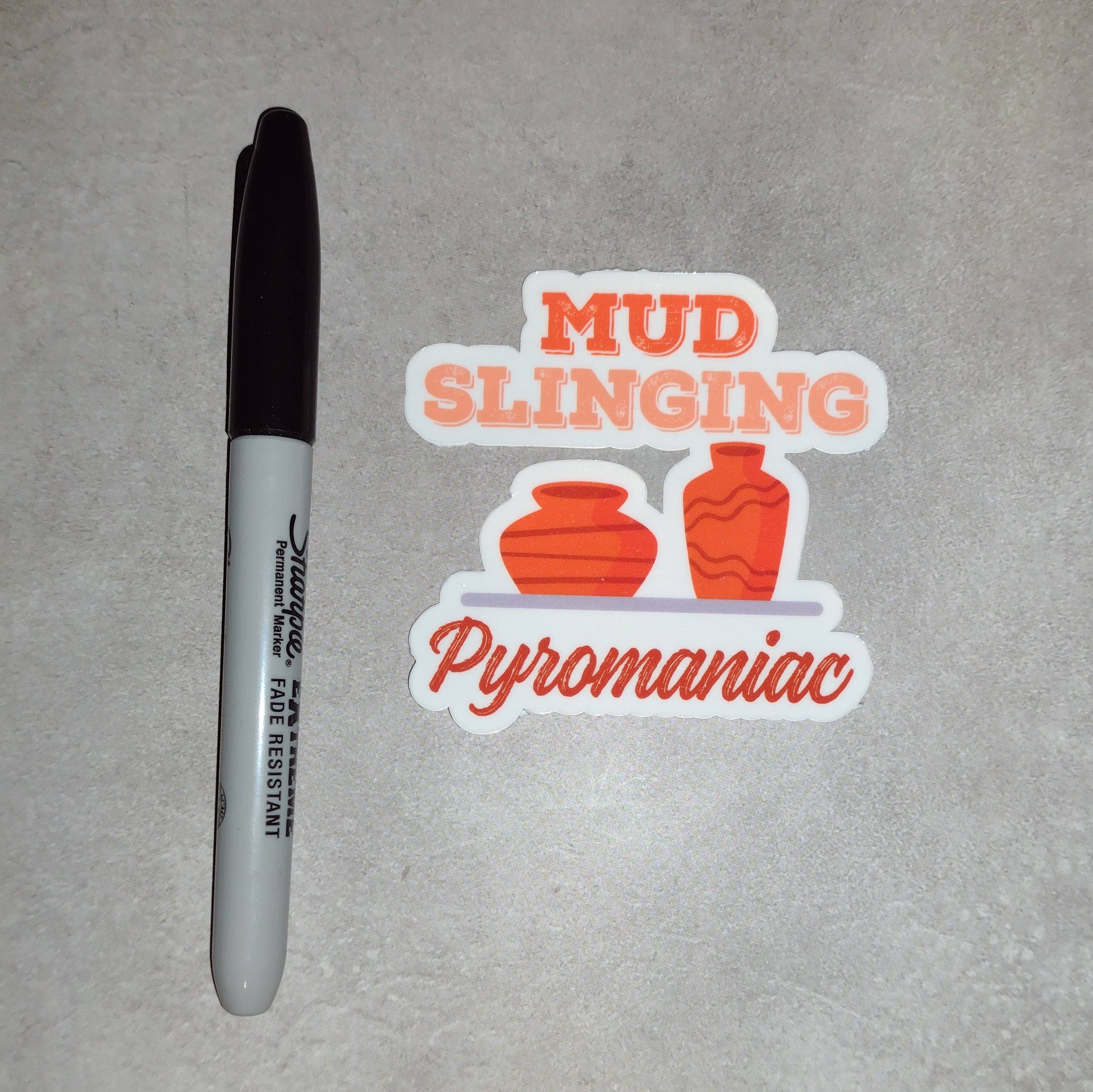 Dancing Dolphin Crafts – Engroshandel Klistermærke – Mudder Slinging Pyroman | Keramik klistermærke | Keramisk klistermærke2