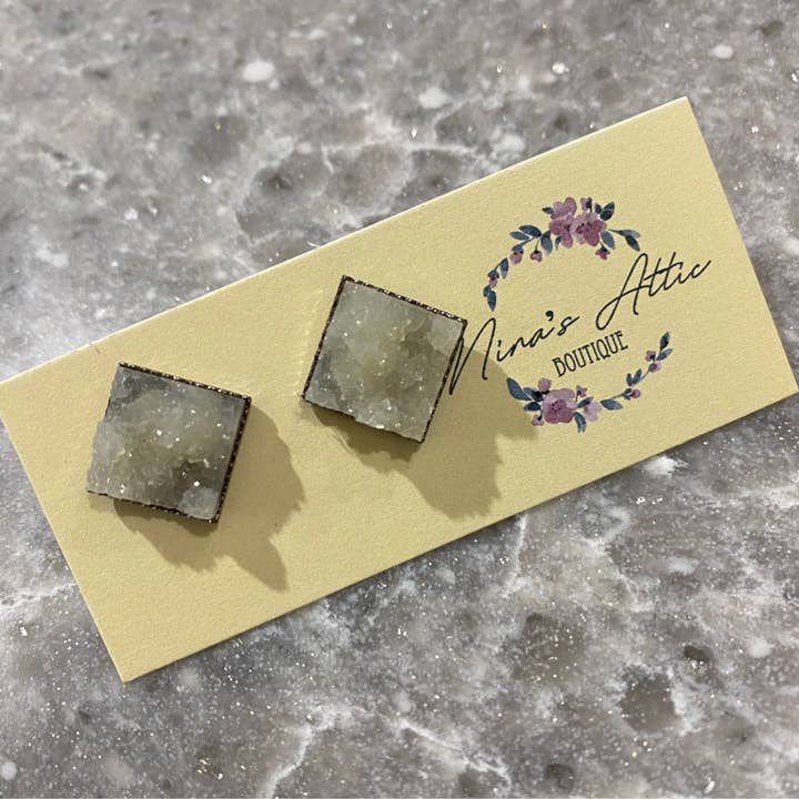 Nina’s Attic – Brincos de pino por atacado – Pedra natural de cristal