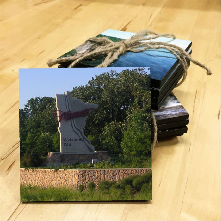 Welkom bij MN Stone Sign Wooden Coaster voor wholesale door Minnesota Awesome
