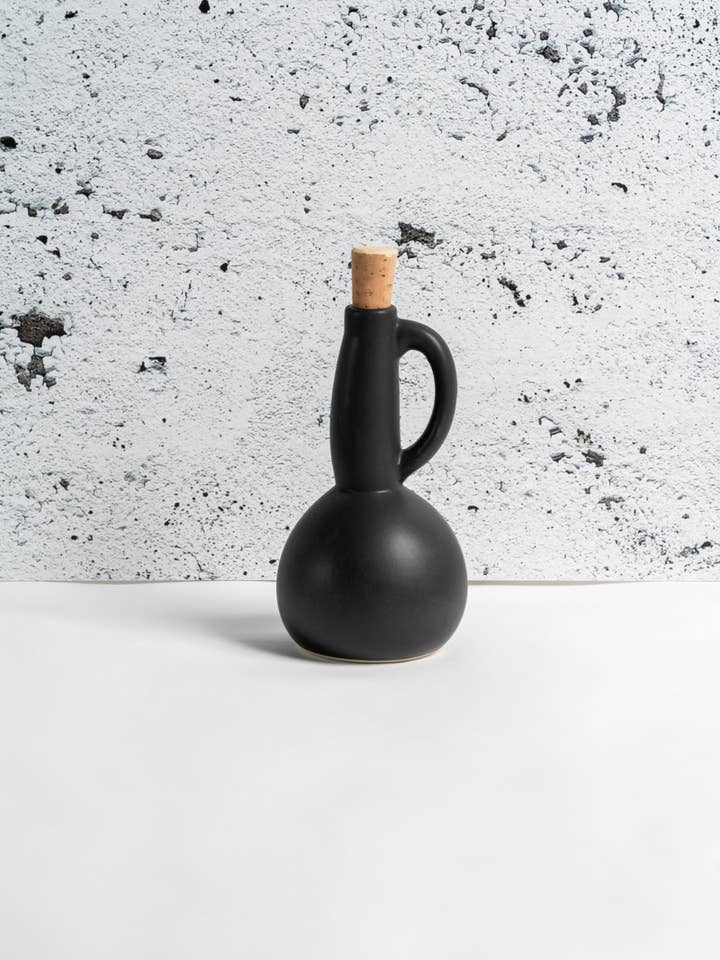 Bouteille d'huile d'olive en grès | Dadasi 45 cl pour la vente par GHARYAN Stoneware & More | Europe