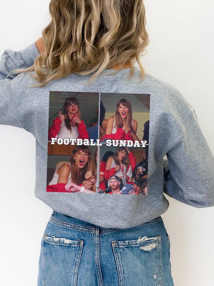Chandail à encolure ras-du-cou Football Sunday Tailgate Vibes pour la vente par Monday Muse