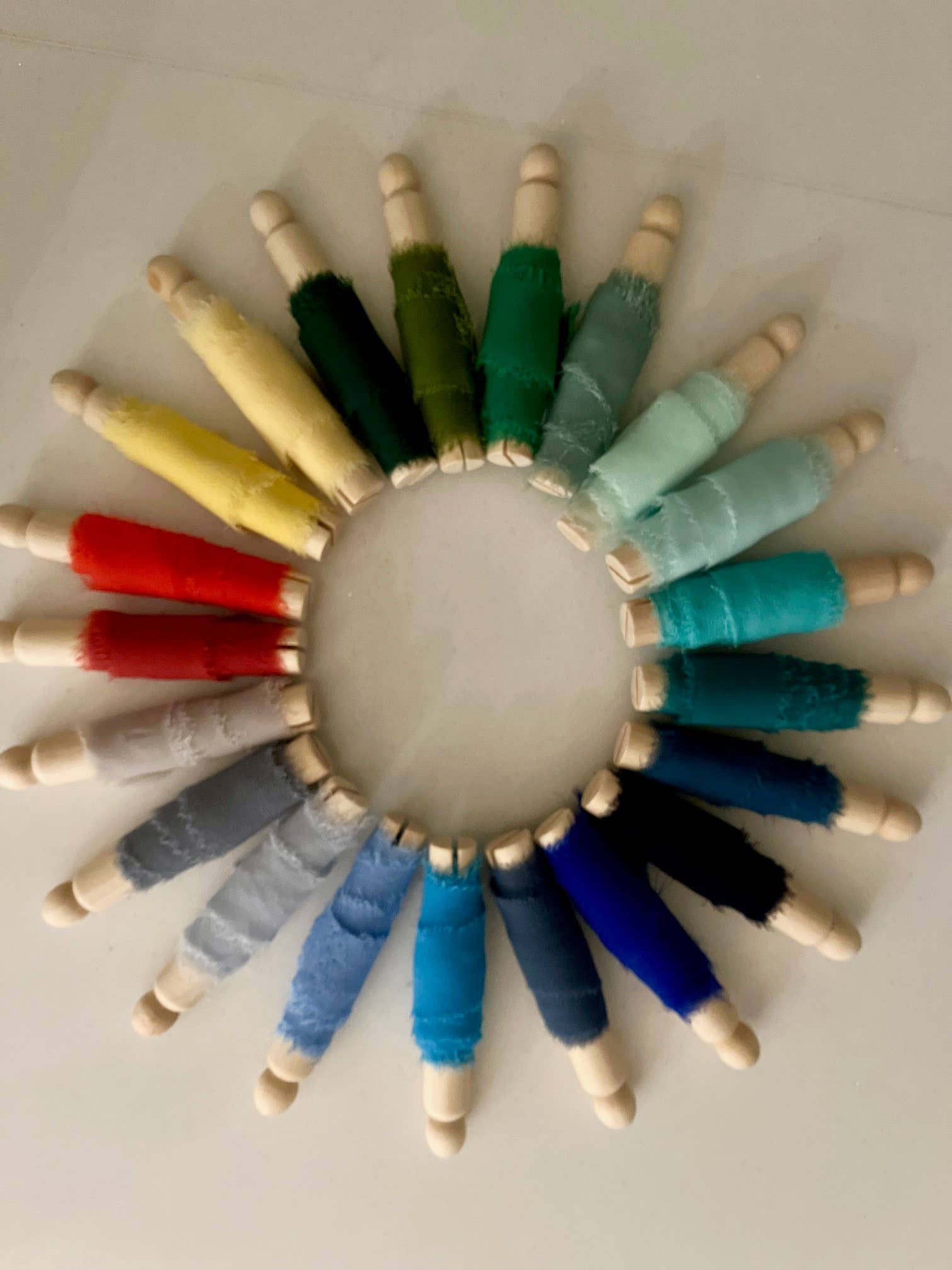 Olive Lane - Venta al por mayor Cintas - Envoltorio de regalos - Rollo de 10 m de cinta de gasa con borde crudo disponible en más de 30 colores1