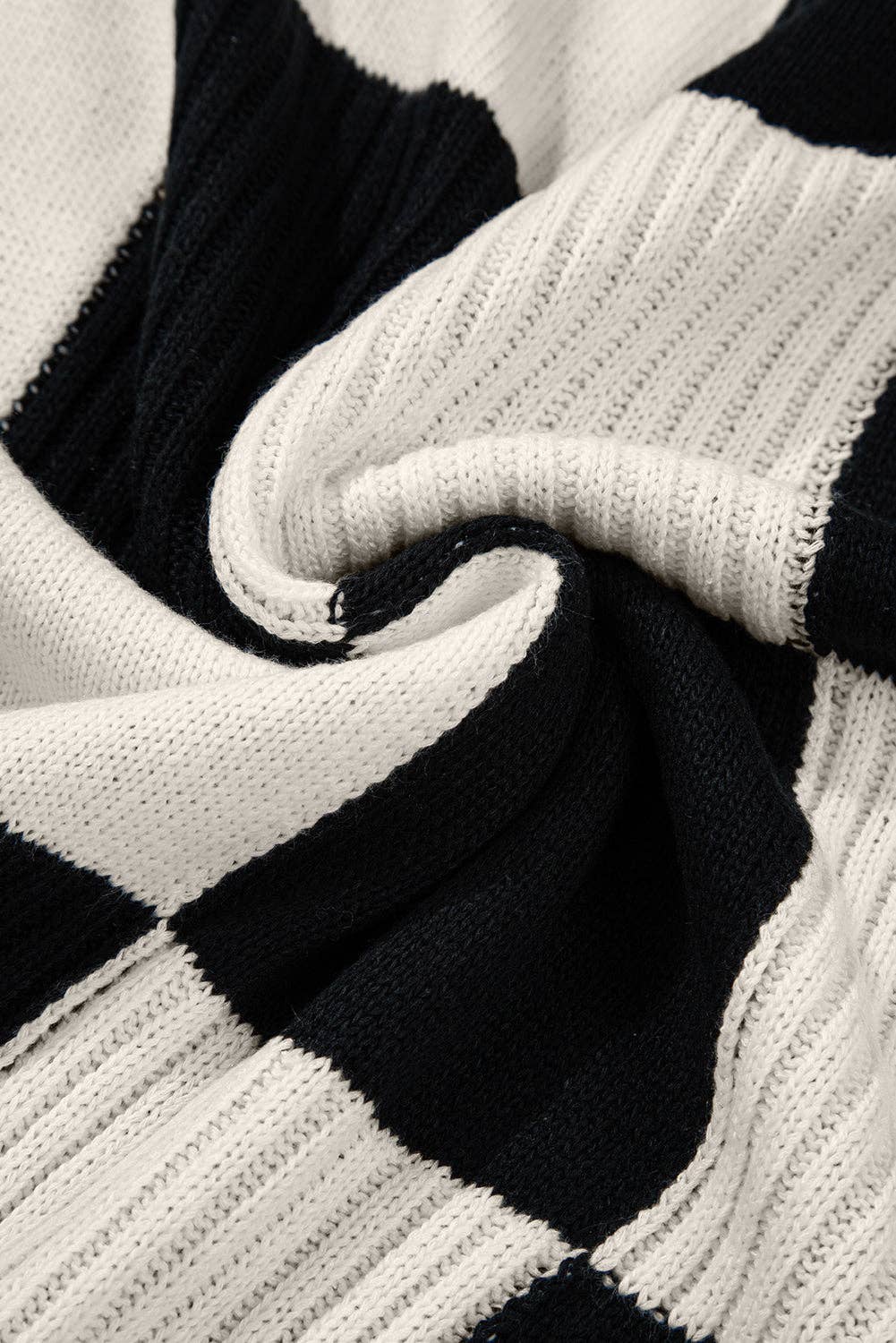 Lovesoft - Wholesale Knit Sweater - Women's - Black Checkered Color Block Crew Neck Short Sleeve Sweater3