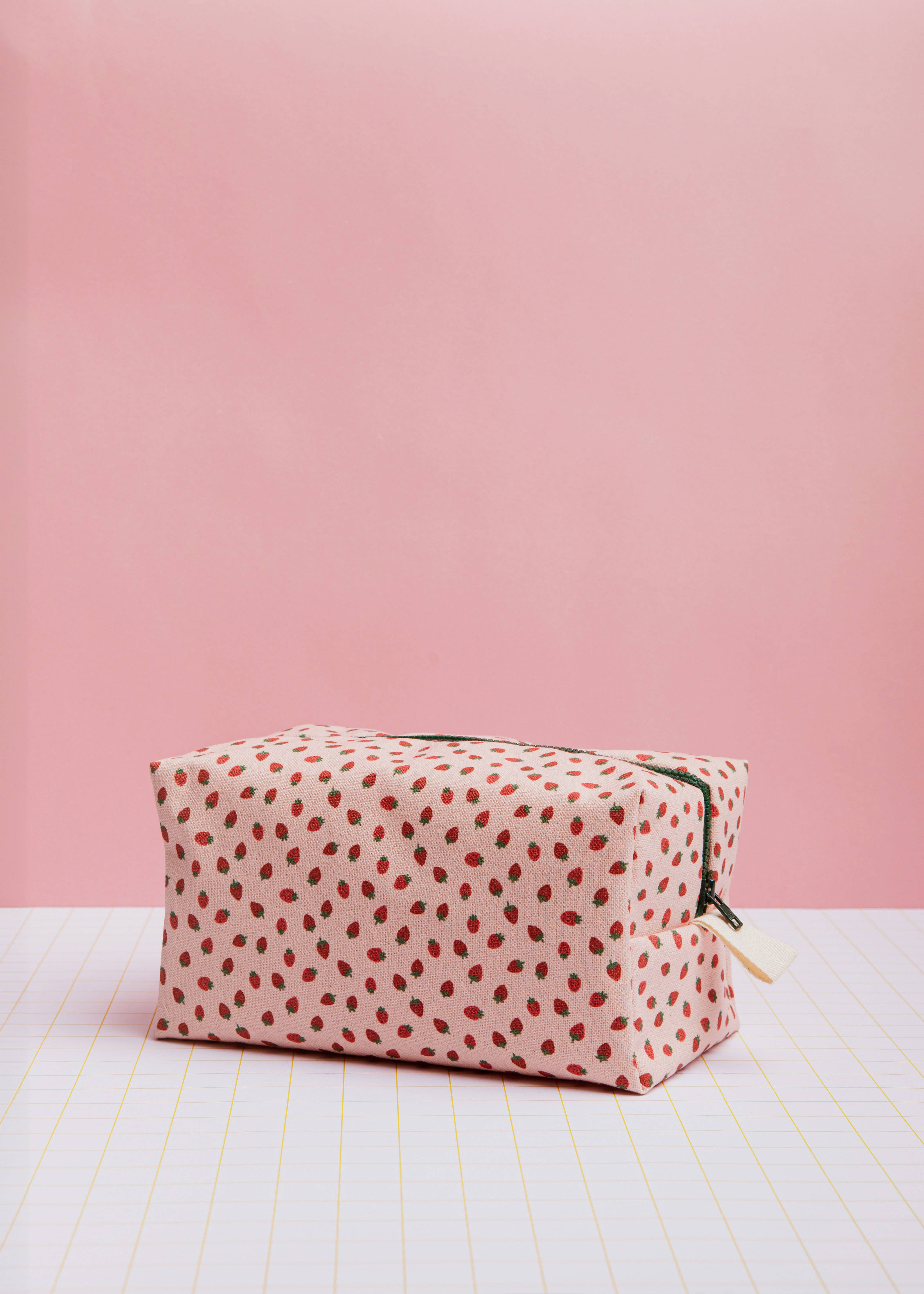 ECKE – bolsa de maquilhagem e cosméticos por atacado – Estojo Vanity & Beauty com Estampa de Morangos4