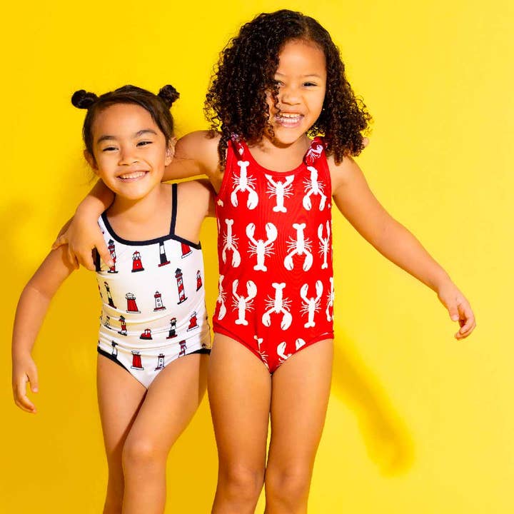 Monica + Andy – Engroshandel Badedragt - Børn – Børn & Baby Badetøj Bindebadedragt Én-Del_Hummerfortællinger på Rød1