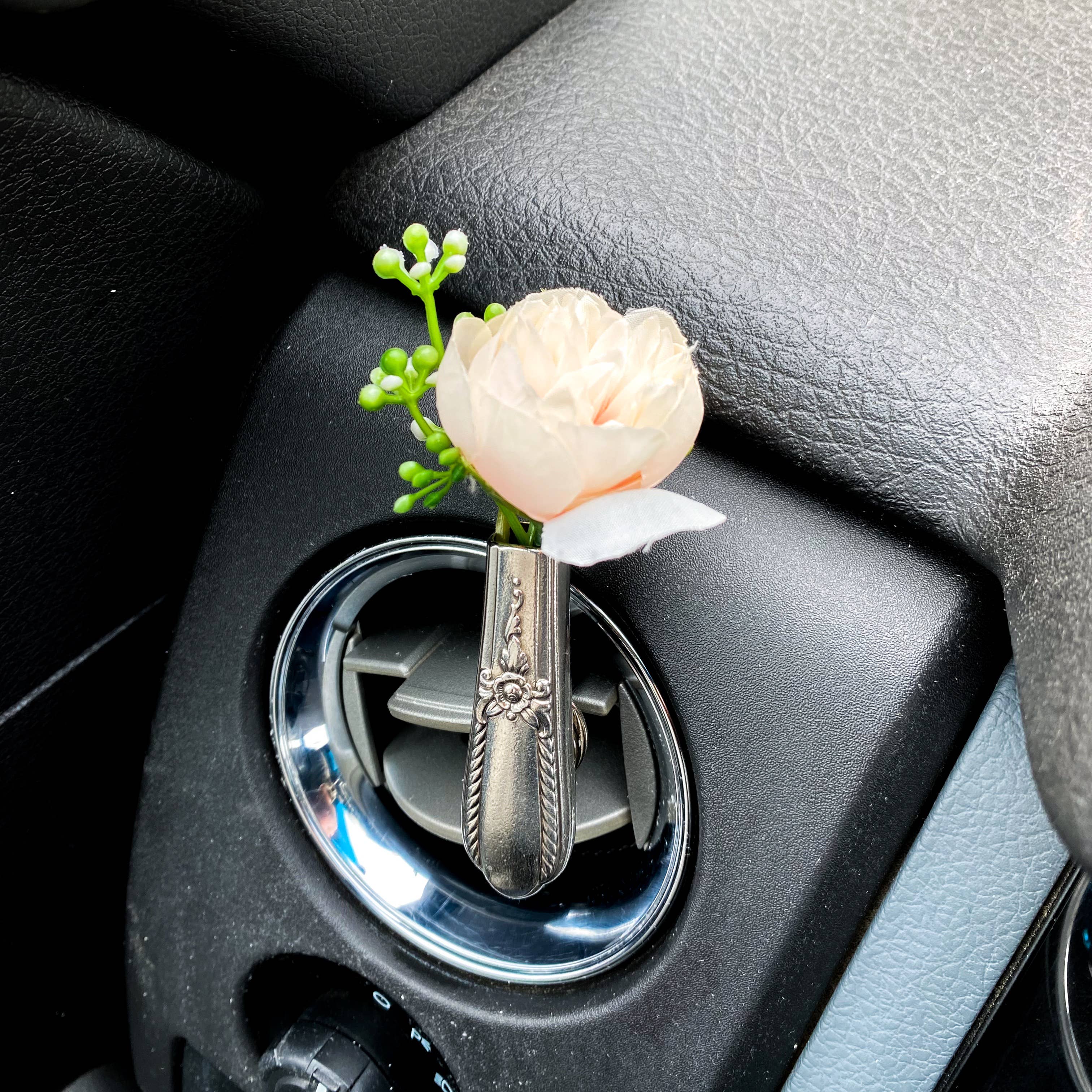 Girl Ran Away With the Spoon – wholesale Vase – Tiny Silver Vase Vent Clip8