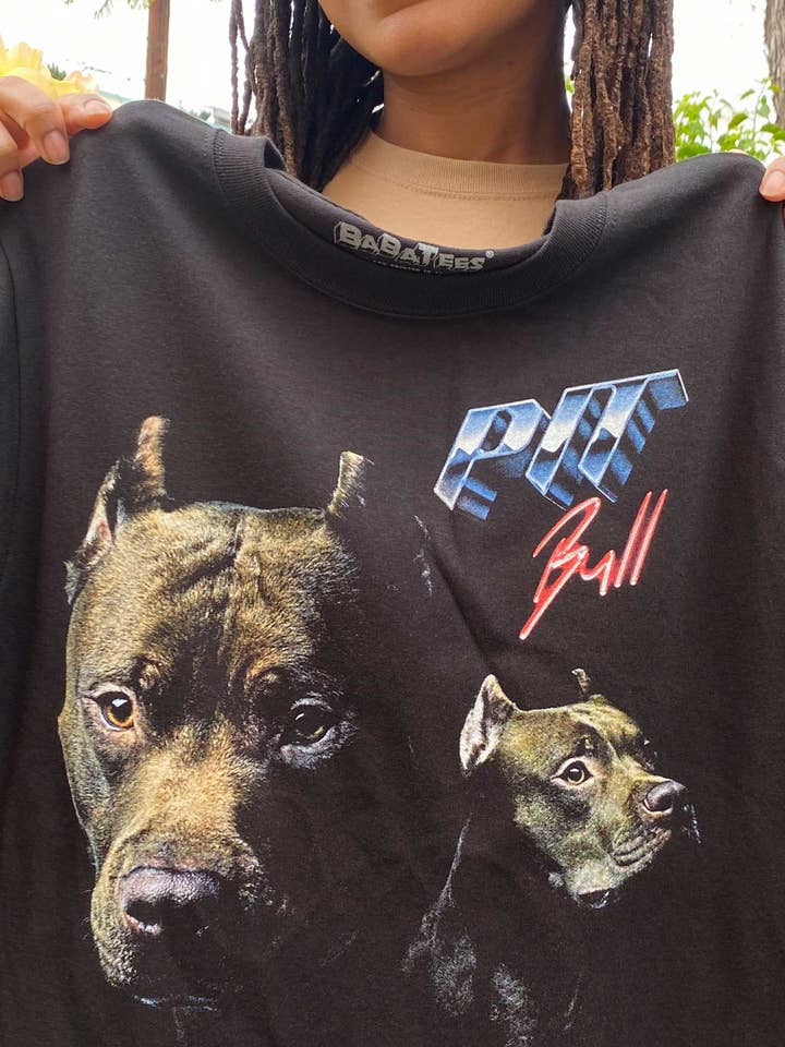 T-shirt Pit Bull Nez Bleu des années 80 pour hommes et femmes pour la vente par BabaTees