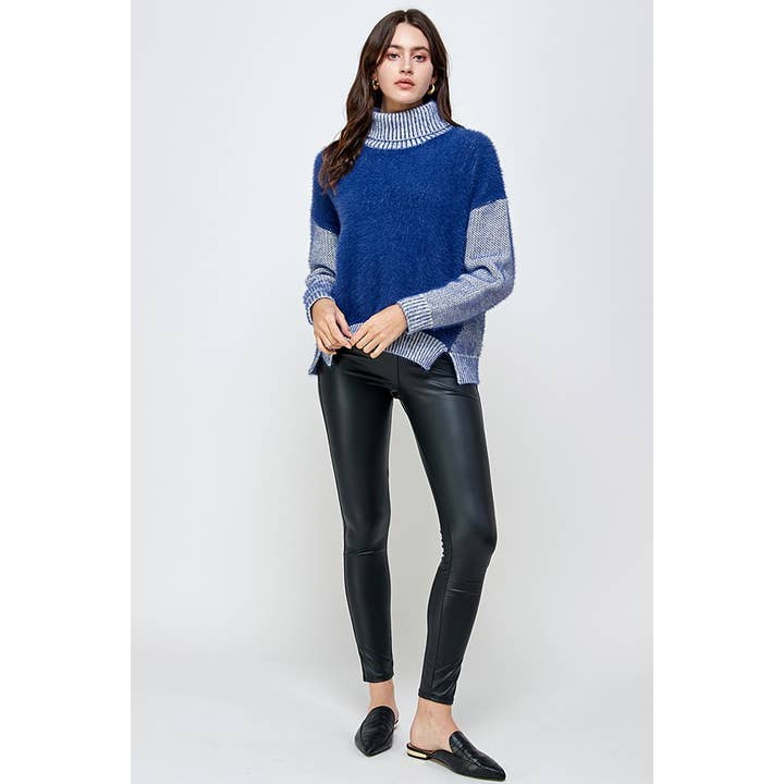 PELZIGER CHENILLE-ROLLKRAGENPULLOVER MIT FRONTPLATTE für den Großhandel von Sweet Generis