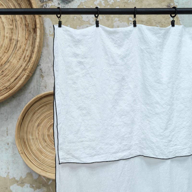 Maison d'été – wholesale Curtain – White washed linen curtain with black stitching 137X290 CM1