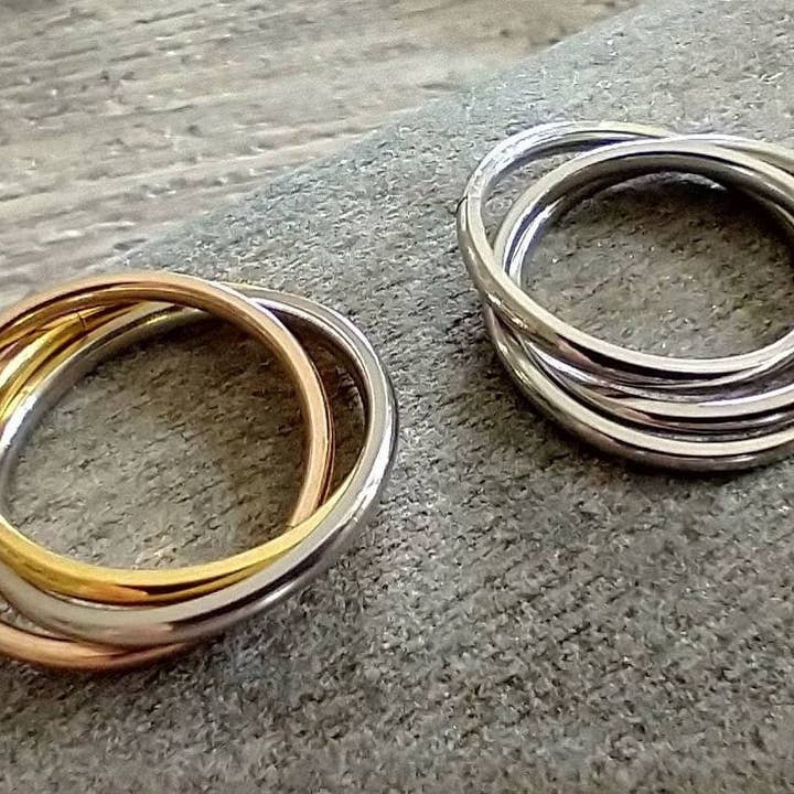 Thin Interlocking Ring for wholesale by Piccadilly Pendants