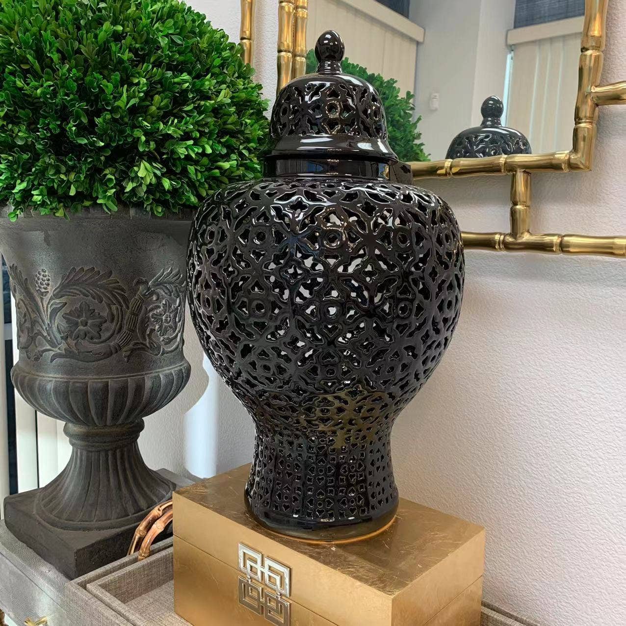 Galt International Company – Engroshandel Pyntekrukke – 23” håndskåret keramik ginger jar med udskåret gitternet design4