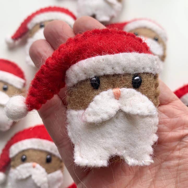 Sewing Seeds Play - Vente Décoration de Noël - Un visage de père Noël en feutre