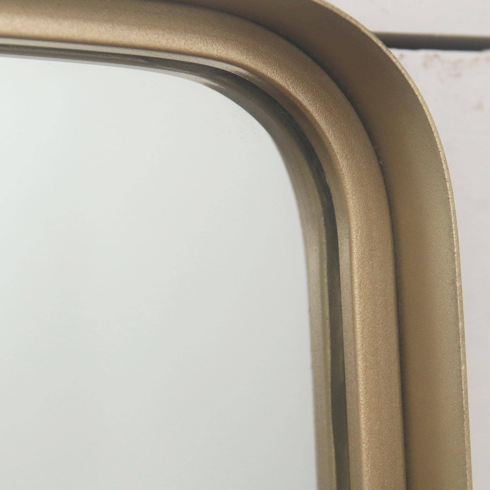 Paris Loft Inc - Vente Miroir mural - Miroir rectangulaire doré antique avec cadre en métal pour salle de bain1