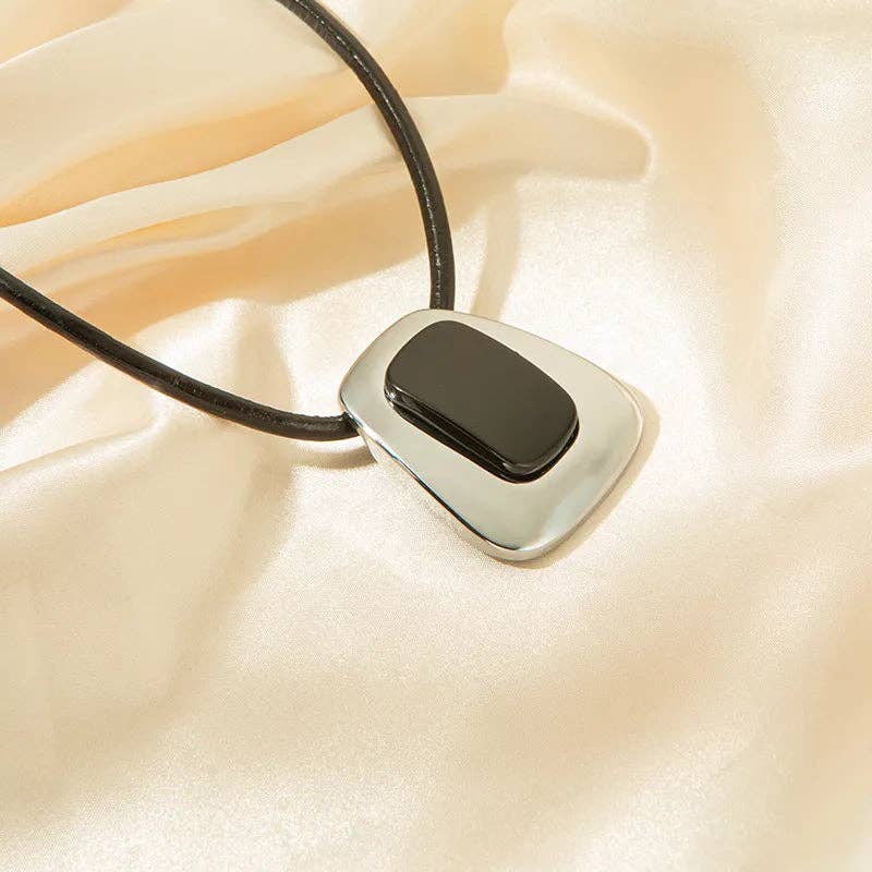 MOOD - Wholesale Pendant/Charm Necklace - Rhett Onyx Pendant Necklace2