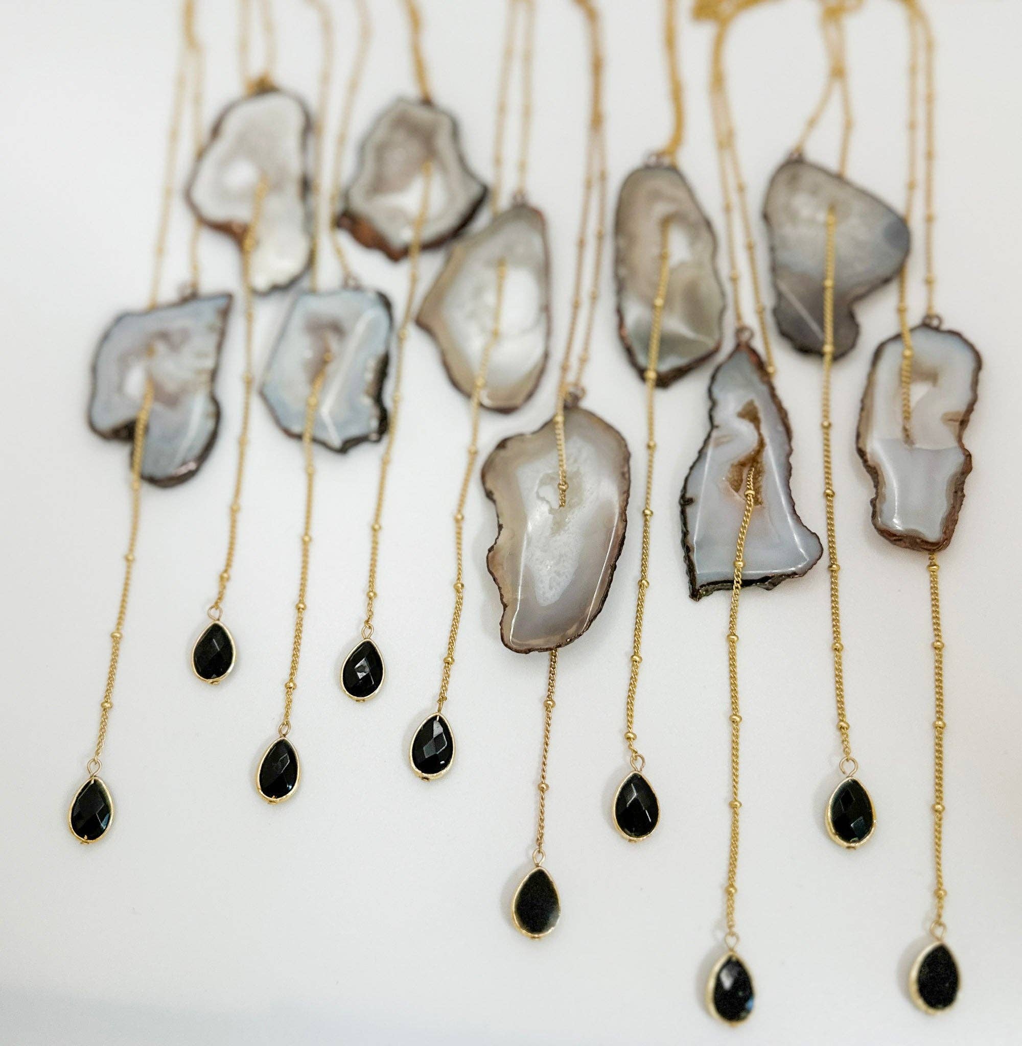 Moxie Collective (formerly Atonement Design) - Venta al por mayor Collares con colgantes/abalorios - Colgante largo de ágata con lágrima de ónix6