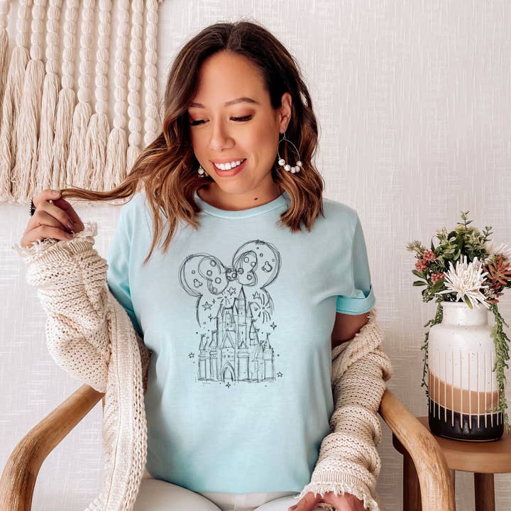 T-shirt Castle bleu clair pour la vente par Simply Tees