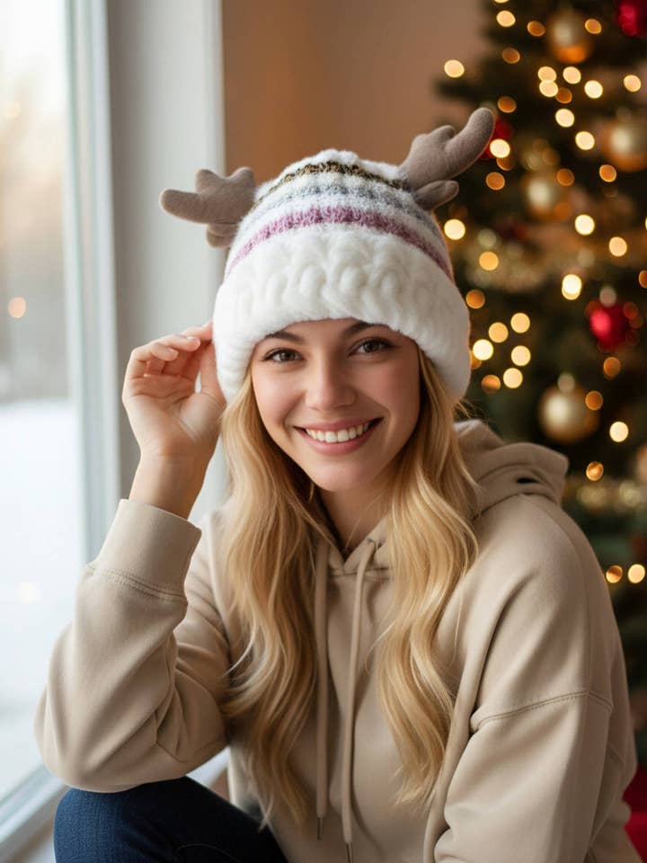 JCH39008 Gemütliche Strickmütze mit Sherpa-Bündchen & Rentiergeweih für den Großhandel von JC Sunny Fashion