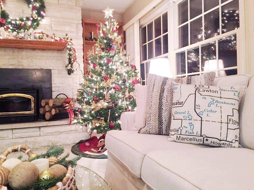 Daisy Mae Designs - Wholesale Throw/Decorative Pillow - Custom Map Pillow Decorative Throw Pillow Choose Any Town22