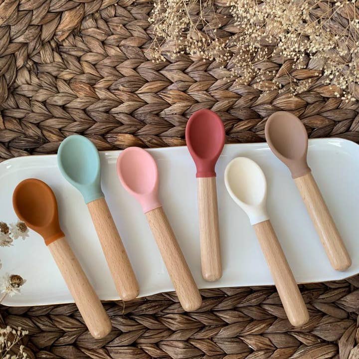 Cucchiai per neonati in silicone per la vendita all'ingrosso da parte di Beloved Baby