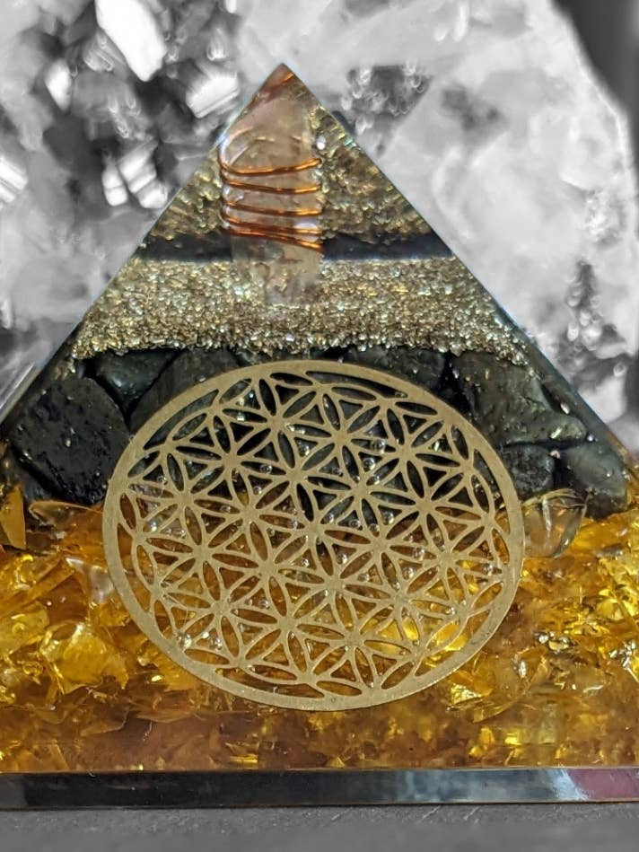 Piramide orgonica «Abbondanza» da 75 mm per la vendita all'ingrosso da parte di BW Imports