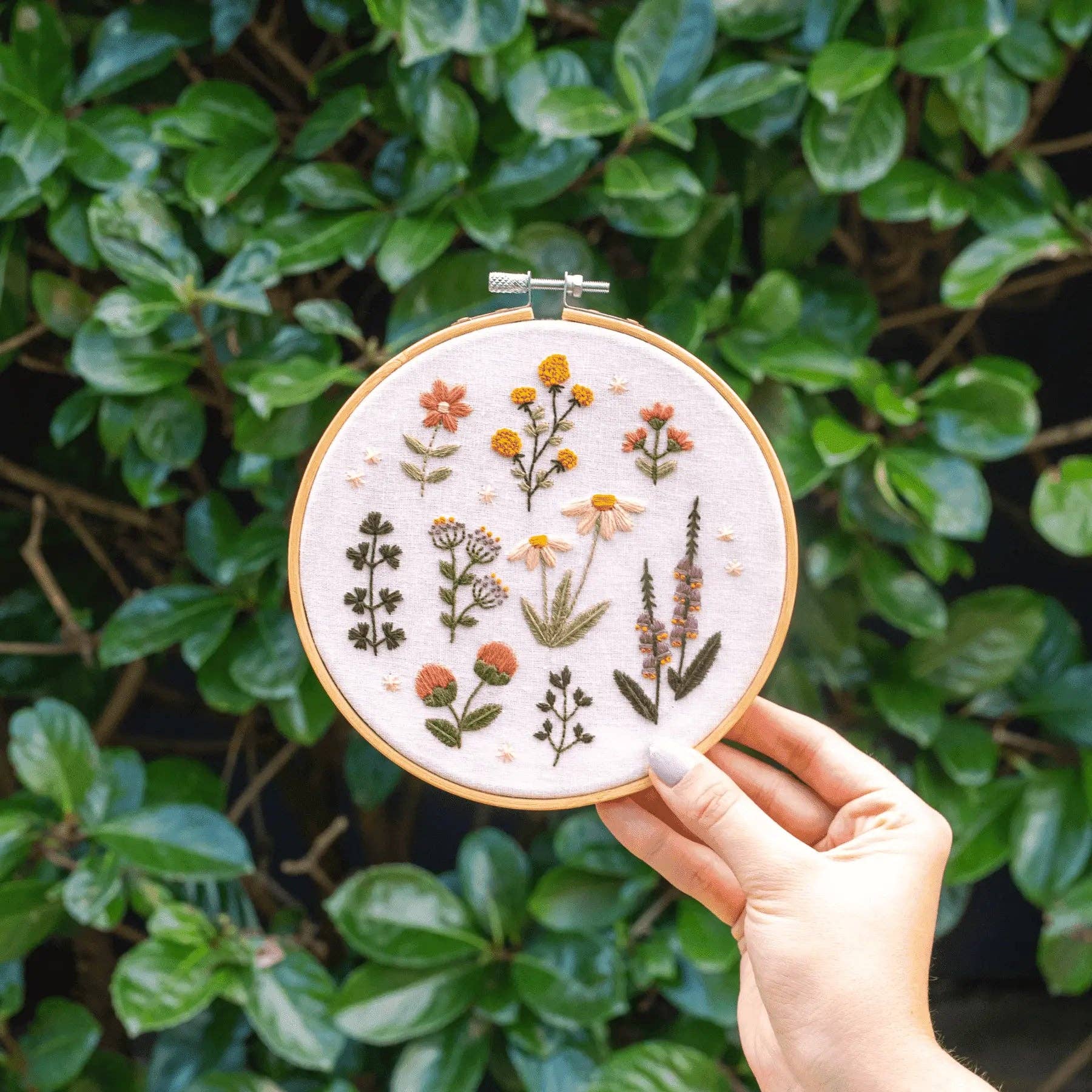 Craft Club - Wholesale Embroidery/cross-stitch supplies - WILDFLOWER - Embroidery Kit1