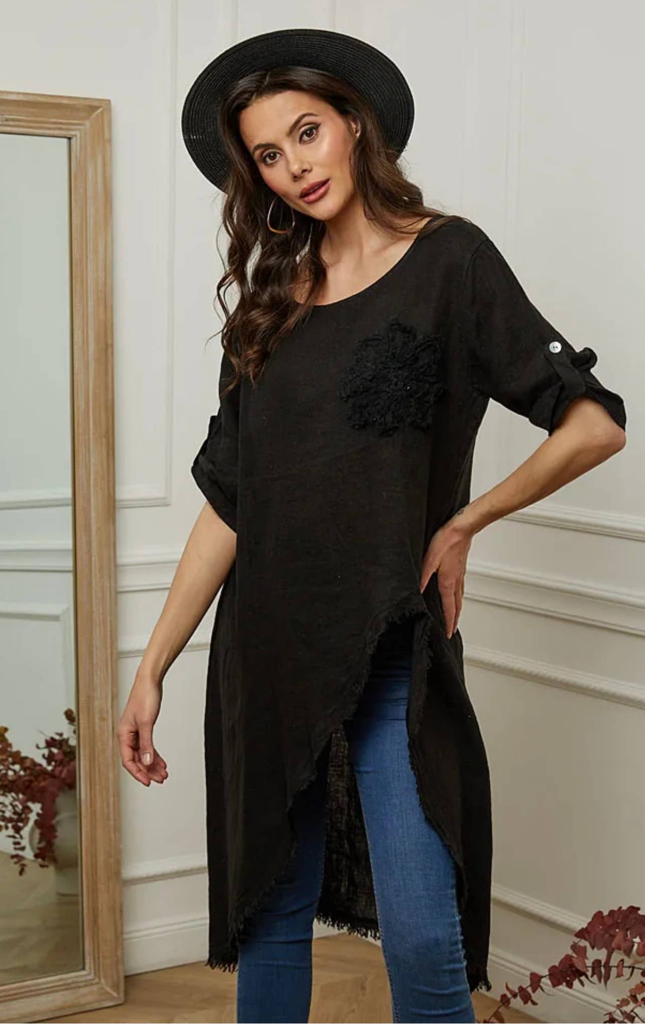 LÉA & LUC – Großhandel Kleid – Damen – 100 % Leinenkleid mit Blumenmotiv auf der linken Brust, REF. 72483