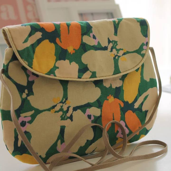 Sac Gloria pétales beiges pour la vente par Sabrina Trefle